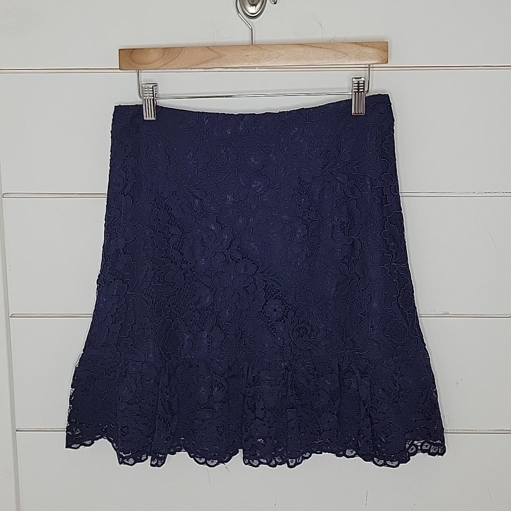 NWT Draper James size 4 navy blue lace mini tulip style skirt